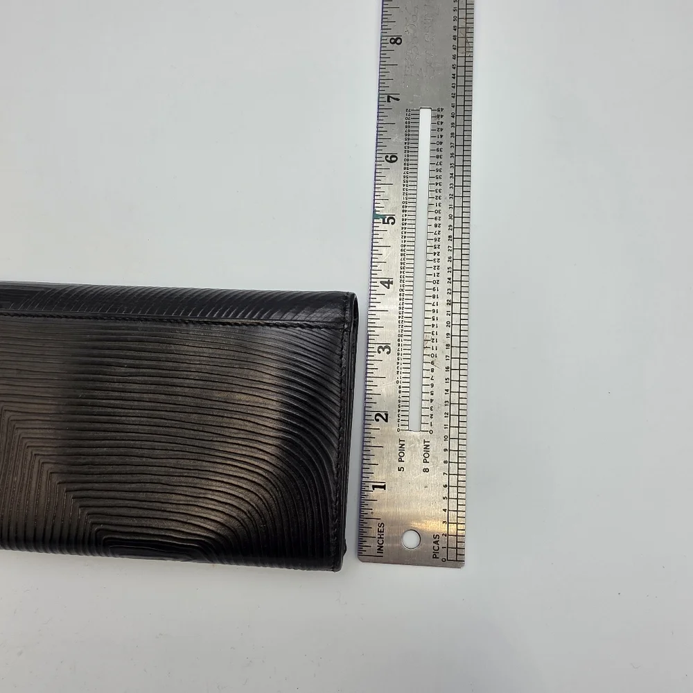 Bally textured black
